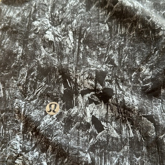 Black and grey Mens Lululemon shorts - Picture 3 of 3